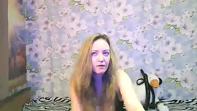 Snapshot of KattyLuuu chatting on September 2025 08:53:02 PM KattyLuuu online show from September 2025 08:53:02 PM