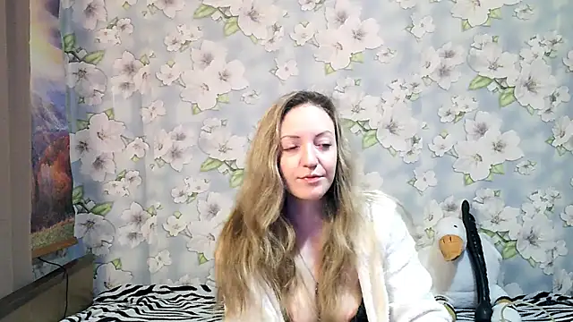 Snapshot of KattyLuuu chatting on October 2025 08:30:02 PM KattyLuuu online show from October 2025 08:30:02 PM