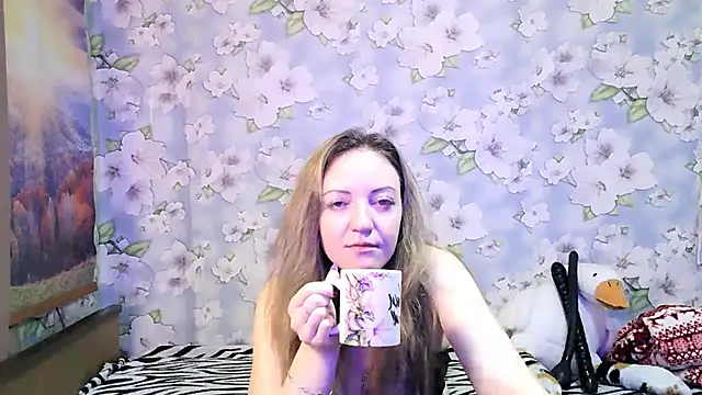 Snapshot of KattyLuuu chatting on October 2025 09:11:01 PM KattyLuuu online show from October 2025 09:11:01 PM