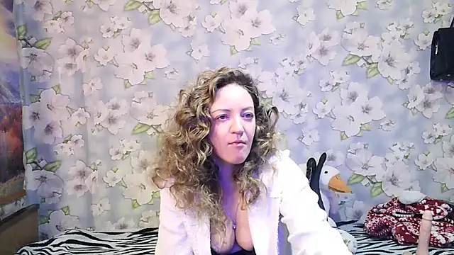 Snapshot of KattyLuuu chatting on October 2025 09:04:02 PM KattyLuuu online show from October 2025 09:04:02 PM