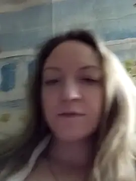 Snapshot of KattyLuuu chatting on December 2025 09:21:01 PM KattyLuuu online show from December 2025 09:21:01 PM