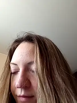 Snapshot of KattyLuuu chatting on February 2026 10:42:01 AM KattyLuuu online show from February 2026 10:42:01 AM