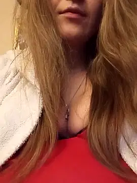 Snapshot of KattyLuuu chatting on February 2026 07:43:02 PM KattyLuuu online show from February 2026 07:43:02 PM