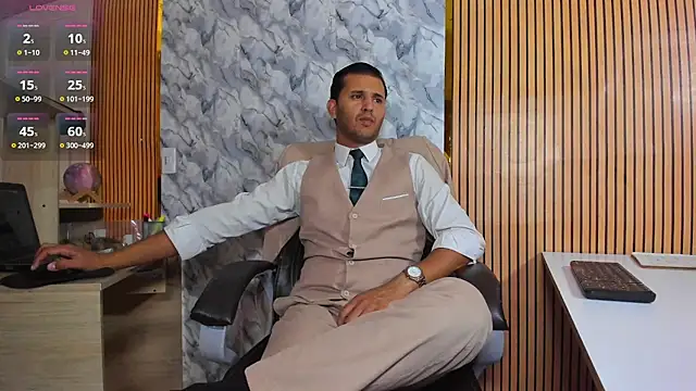 Hideintheoffice online show from April 2026 01:01:02 PM