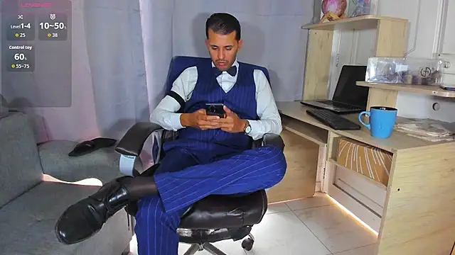 Hideintheoffice online show from April 2026 12:36:01 PM