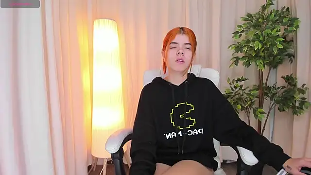 Maddy bennet online show from February 2025 04:20:01 AM