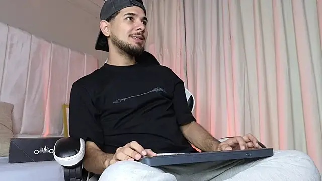 Samir bear online show from October 2025 12:39:02 PM