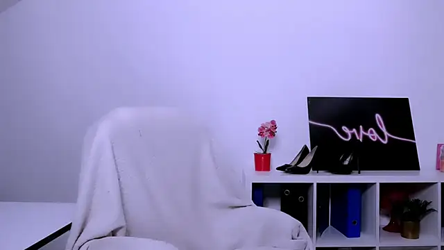 Lia Benini online show from January 2025 04:41:01 PM