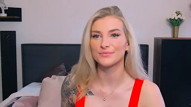 Lia Benini online show from March 2026 12:31:02 PM