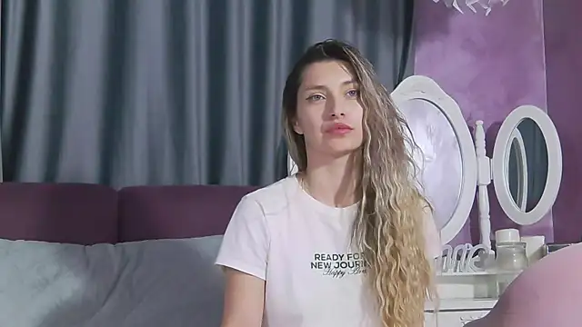 Snapshot of JustEmma chatting on February 2025 05:20:01 PM JustEmma online show from February 2025 05:20:01 PM