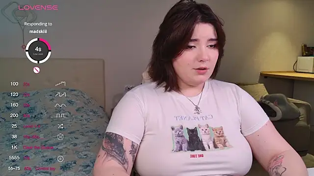 YumiYammy online show from November 2025 08:30:02 PM