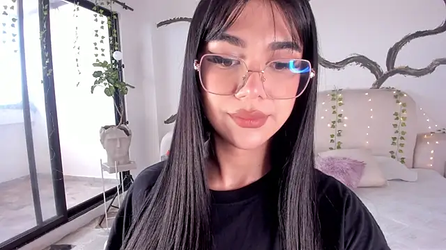 RoseCassie online show from October 2025 01:47:02 PM