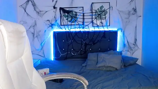 mia collens online show from October 2025 03:31:01 AM