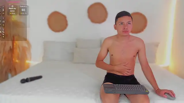 Snapshot of TifannyRossiii chatting on December 2025 02:02:02 PM TifannyRossiii online show from December 2025 02:02:02 PM