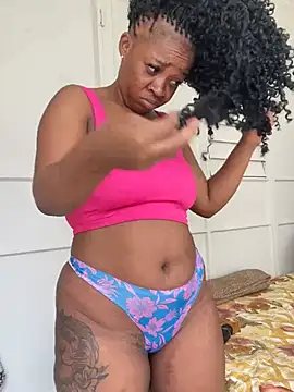 Snapshot of beverlyxxxx chatting on March 2025 12:05:02 PM beverlyxxxx online show from March 2025 12:05:02 PM