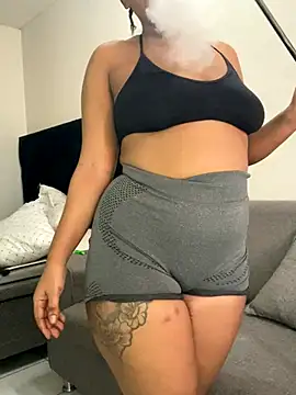 Snapshot of beverlyxxxx chatting on November 2025 02:42:02 PM beverlyxxxx online show from November 2025 02:42:02 PM