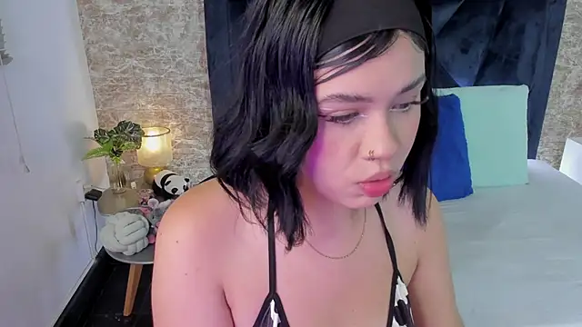 Lily Woodz online show from November 2025 07:13:02 PM