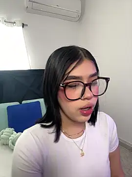 Lily Woodz online show from February 2026 02:53:02 PM