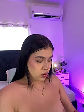 Lily Woodz online show from June 2026 07:08:01 PM