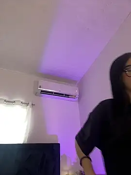 Lily Woodz online show from July 2026 07:13:01 PM
