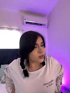 Lily Woodz online show from July 2026 06:58:02 PM