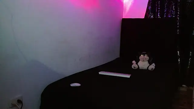 miia-liiam online show from November 2025 06:57:01 AM