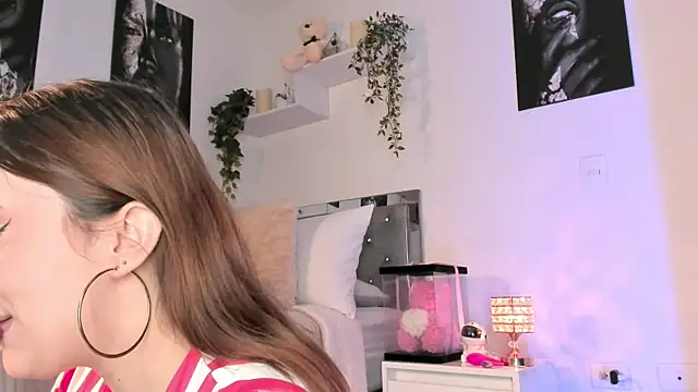 Alissonroses online show from September 2025 09:30:01 PM