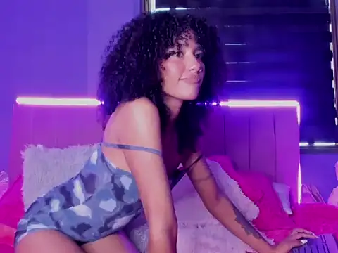 CintiaWalker online show from November 2025 01:00:01 PM