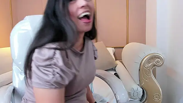 Snapshot of PerlaPreciosa chatting on October 2025 04:36:01 AM PerlaPreciosa online show from October 2025 04:36:01 AM