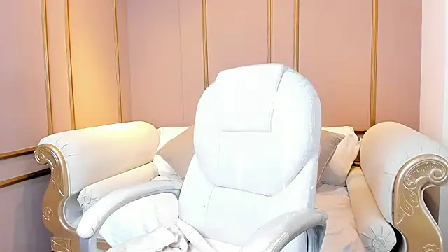 Snapshot of PerlaPreciosa chatting on November 2025 04:02:02 AM PerlaPreciosa online show from November 2025 04:02:02 AM