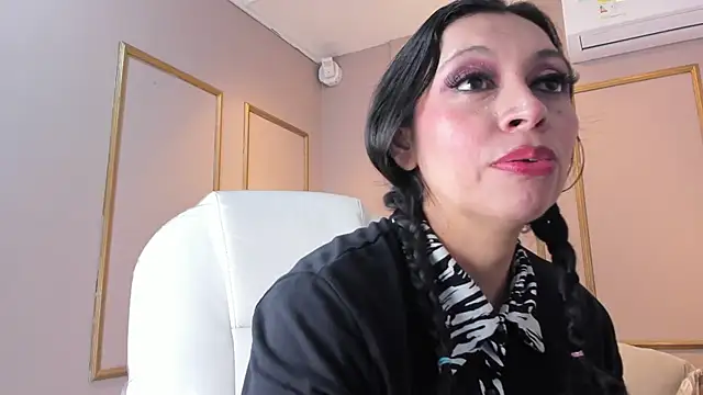 Snapshot of PerlaPreciosa chatting on November 2025 04:01:01 AM PerlaPreciosa online show from November 2025 04:01:01 AM