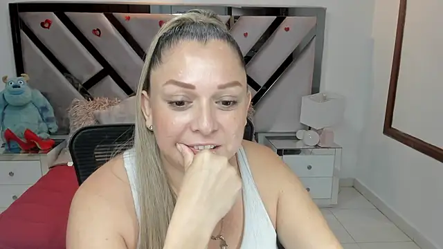 natalia5560 online show from October 2025 01:15:02 PM