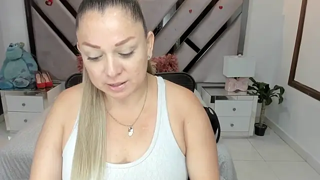 natalia5560 online show from November 2025 01:22:01 PM