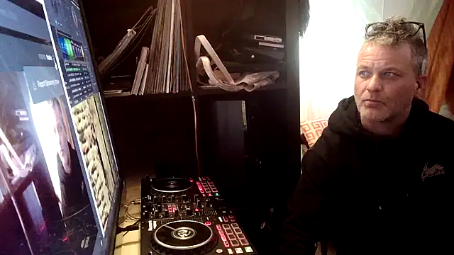 Snapshot of SilverandFox chatting on January 2025 10:19:01 AM SilverandFox online show from January 2025 10:19:01 AM