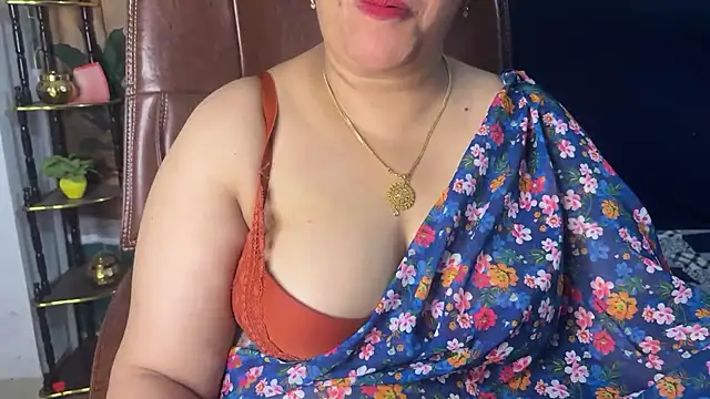 Snapshot of FlatVincy4 chatting on April 2026 04:55:01 PM FlatVincy4 online show from April 2026 04:55:01 PM