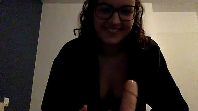 LolaGuess online show from December 2024 08:43:01 PM