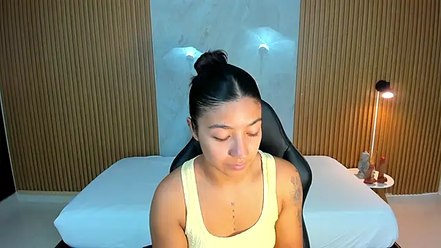 martina roldam online show from November 2025 11:05:02 PM