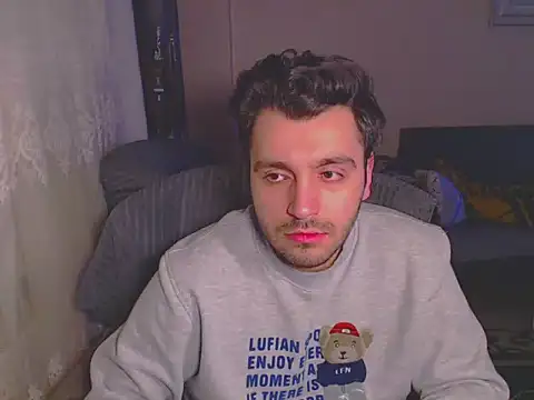 handsomeee04 online show from February 2025 09:37:02 PM