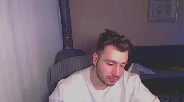 handsomeee04 online show from March 2025 10:32:01 PM