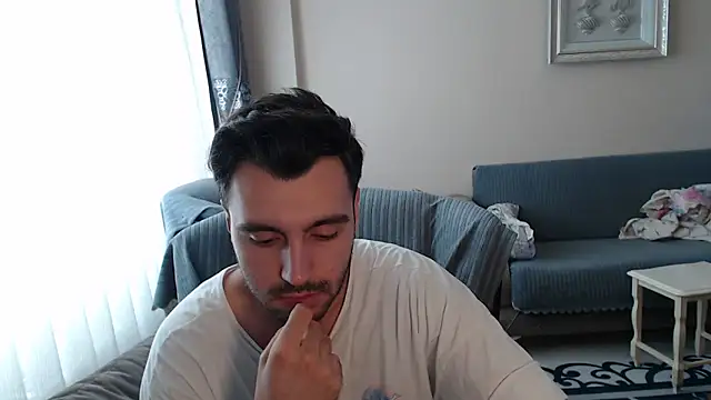 handsomeee04 online show from September 2025 12:43:01 PM