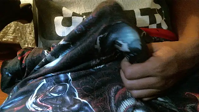 Snapshot of MelHorny03 chatting on December 2025 06:32:02 AM MelHorny03 online show from December 2025 06:32:02 AM