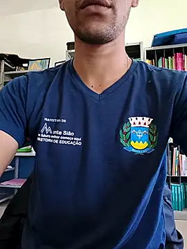 latinoboybig online show from April 2026 04:14:01 PM