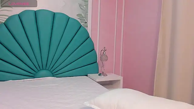 Snapshot of Daphne_Fox_ chatting on February 2025 09:00:02 AM Daphne Fox online show from February 2025 09:00:02 AM