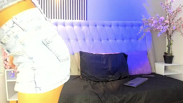 GysellHanson online show from November 2025 12:06:01 PM