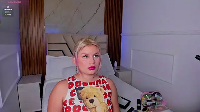 Snapshot of LolaAngellx chatting on March 2025 01:18:01 PM LolaAngellx online show from March 2025 01:18:01 PM