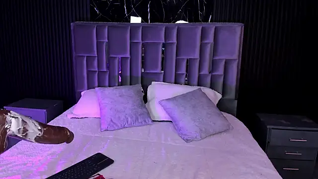 Snapshot of LolaAngellx chatting on November 2025 09:03:01 AM LolaAngellx online show from November 2025 09:03:01 AM