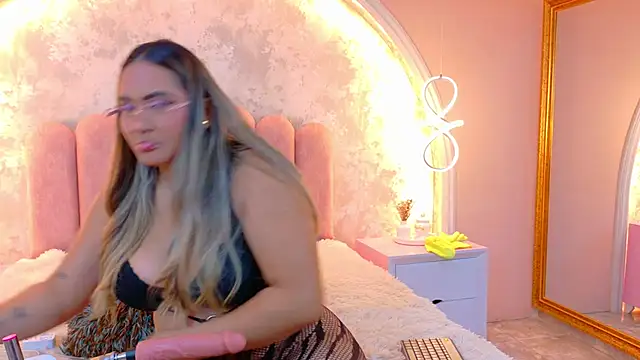 MiaLaurents online show from February 2026 03:40:01 AM