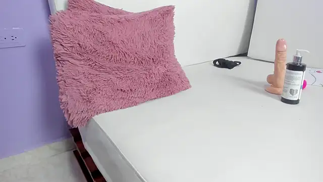 Carolina Burninng online show from February 2025 11:04:02 PM