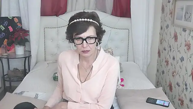 SilviaHart online show from September 2025 01:11:02 PM