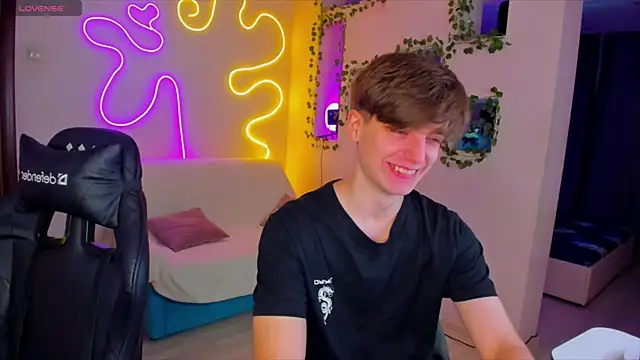 RobertAndLinela online show from January 2025 05:20:01 PM